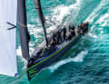 Die erste Wallyrocket 51 beim Testschlag in voller Gleitfahrt vor Valencia.