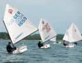 Entraînement d'Optimist dans des conditions de régate sur la Schlei pour les plus jeunes de Louisenlund.