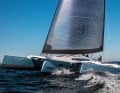 Breakwater: The edge in the main hull enlarges the living space and also acts as a water deflector.