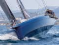 Almost flying: the buoyancy of the plump bow and the appendages lifts the 37-tonner over waves. The wetted surface is at its smallest from an angle of 25 degrees.