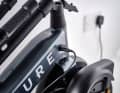The battery is permanently installed on most companions in this weight class. A charger is included in the scope of delivery.