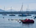 Anchoring against the backdrop of the snow-capped Mont Blanc. A cruise on Lac Léman promises a sailing experience of a special kind.