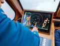 Lignes côtières et bateaux : En cas de panne du GPS, il est également possible de naviguer par radar.
