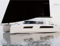 Nautitech 41s : très léger, avec de nombreux équipements et une grande variété d'intérieurs. Le chantier naval appartenant à Bavaria Yachts présente son nouveau modèle d'entrée de gamme comme un tout nouveau type de catamaran. Les roues sont placées à l'arrière. Longueur de la coque 12,60 m ; largeur 7,39 m ; poids 9,0 t ; le prix n'est pas encore fixé.