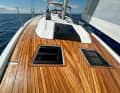 The overlapping genoa is an option. The standard is the self-tacking jib.