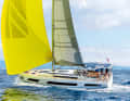 A good shot of sportiness: In windy conditions and under gennaker, the visually striking Dufour shows what it's made of.