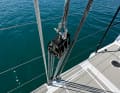 The backstay is an important trimming instrument on board, the tensioner is strong.