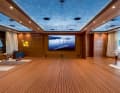 Wellness oasis: the beach club aft of the guest accommodation opens to both sides, hull hatches transform into XL terraces. This is where charter guests can pursue their sports programme or enjoy cosy evenings at the cinema.