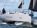 Thanks to the perforated film, the hull windows are less noticeable and the railing is made of Dyneema.