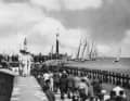 Seit fast 100 Jahren messen sich Segler vor Warnemünde. Die Westmole ist ein beliebter Ausguck.