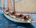 98 | Invader | 49,30 m: Albert S. Chesebrough, der Neffe von Nathanael Herreshoff, entwarf den Stahlschoner. „Invader“ lief in Boston vom Stapel und gewann 1926 die Transpac-Regatta (L.A.–Hawaii). 26 Winschen bewegen gut 1.000 Quadratmeter Segelfläche, eine Zeit lang auch in Deutschland. Das Interieur wurde 2001 von Anna Signorini aufgefrischt, letztes Refit: 2020. „Invader“ steht noch immer für 3 Millionen Euro zum Verkauf, der Preis ist verhandelbar.