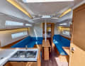 Jeanneau Sun Odyssey 380: Die Französin ist etwas schlanker als die Wettbewerber. Das macht sich bemerkbar: Der Innenausbau wirkt etwas kompakter.