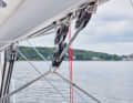 Beneteau Oceanis 37.1: Schotdreieck, um mit weniger Zug den Baum näher zur Schiffsmitte trimmen zu können.