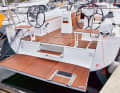 Beneteau Oceanis 37.1: Die Französin verfügt über die größte Badeplattform im Vergleich. Ein starker Taljenzug hilft beim Hochholen der Klappe.