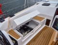 Hanse 360: Beim Zweikabiner ist der Boden ausgeschnitten. Platz genug für alle Fender.