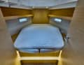 Hanse 360: Hanseyachts also favours the island bed in the foredeck of the 360. However, the berth dimensions suffer as a result.