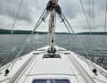 Bavaria C38: Effizienter Großsegeltrimm. Der doppelte Schotzug kann den Traveller gut ersetzen.