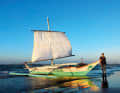 The square sail is atypical for the local sailing canoes. The booms are small and undercut quickly.