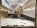 L'autre côté est aménagé avec une cabine arrière spacieuse.