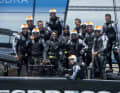 Emirates Team New Zealand nahm Tom Cruise nach dem Round-Robin-5-Rennen gegen Luna Rossa auf der NZL5 auf einen kurzen Schlag in der Bucht von San Fracisco mit. Louis Vuitton Cup 2013, San Francisco.