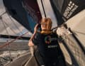 Hier hält Rosalin Kuiper an Deck von "Malizia – Seaexplorer" Ausschau