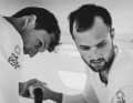 Schöne Studie von "Biotherm"-Skipper Paul Meilhat und Alan Roberts am Grinder