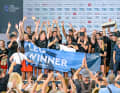 Das Team feiert den Etappensieg