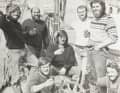 Die Crew der "Peter von Danzig" bei der Ankunft in Portsmouth. Von links: Von links: Joachim Müller-Deile, Jürgen Meyer, Reinhard Laucht (Skipper), Achim Meyer, Uli Blank. Vorn: Gert Findel (li.) und Rüdiger Steinbeck