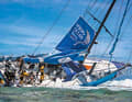 Lo yacht incagliato del Team Vestas Wind, il giorno dopo il suo incaglio