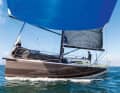 J/99: Uncompromising and powerful sports concept. The lines are more moderate than those of the competition. Convertible depending on measurement