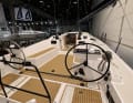 Das Cockpit bietet reichlich Platz zum Genießen und für aktiven Segelsport