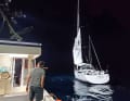 Dieci giorni prima, i soccorritori della Guardia Costiera avevano scritto con lo spray sulla poppa della nave la sigla USCG (United States Coast Guard).