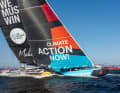 Team Malizias Motto steht in den Segeln geschrieben: "A race we must win"