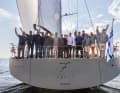 Stolzes Team. Für den Test der Segelsysteme kamen Vertreter diverser Zulieferer an Bord