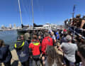 Fans des Ocean Globe Race haben die Franzosen schon erwartet und feiern mit ihnen