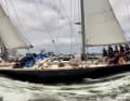 "Pen Duick VI" rauscht über die Ziellinie in Punta del Este