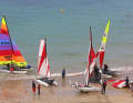 Katamarane am Strand von Saint-Malo