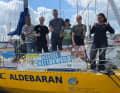 Le groupe de recherche du lycée Amandus-Abendroth de Cuxhaven. Tout à gauche se trouve Frank Schweikert, le fondateur et directeur de la "Fondation allemande pour la mer".