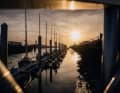 The dreamy pictures already show it: a complicated light wind start awaits the fleet.