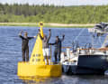 The crew of the victorious "Flying Dragon" celebrates their success as the first team on the Töre buoy.