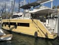 Auffällig ist nicht nur die gelbe Rumpffarbe. Premiere des spannenden Aventura 45 auf der Messe in Cannes