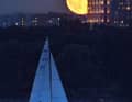 Nachtsegeln bei Vollmond auf dem Stroginosee/Moskau