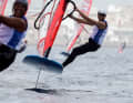 Il campione del mondo di iQFoil Sebastian Kördel ha aperto la regata in grande stile