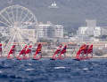 Die iQFoil-Windsurfer vor prächtiger Kulisse im kommenden Olympia-Revier von Marseille