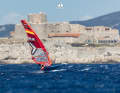 Windsurf-Weltmeister Sebastian Kördel hat am Sonntag noch alle Medaillenchancen bei der olympischen Testregatta im iQFoil