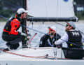 Kurze Lagebesprechung an Bord mit der Crew vom Berliner Yacht-Club