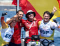 Qui gli spagnoli festeggiano l'oro olimpico con i loro allenatori