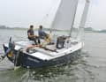 Das riesige typische Jollenkreuzer-Cockpit ist regatta- und tourentauglich.