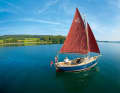 Shrimper 19: The smallest cabin cruiser from the English shipyard Cornish Crabbers is made of GRP in the style of a classic fishing boat. The small cabin makes it a trailer boat suitable for touring