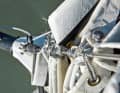 Dyneema statt Metall: Etwas fummelig, aber dünn und günstig – Stagreiter aus hochfestem Dyneema